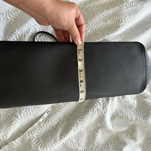 Michael Kors Jet Set Travel Tote - Picture 13 of 14